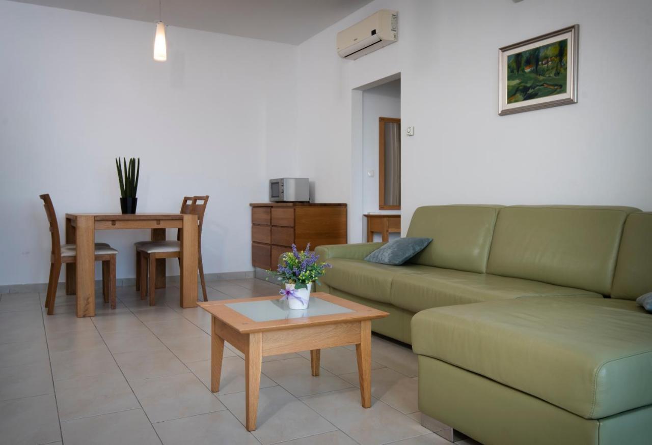 Apartments Vela Sollis Marusici  Exterior photo