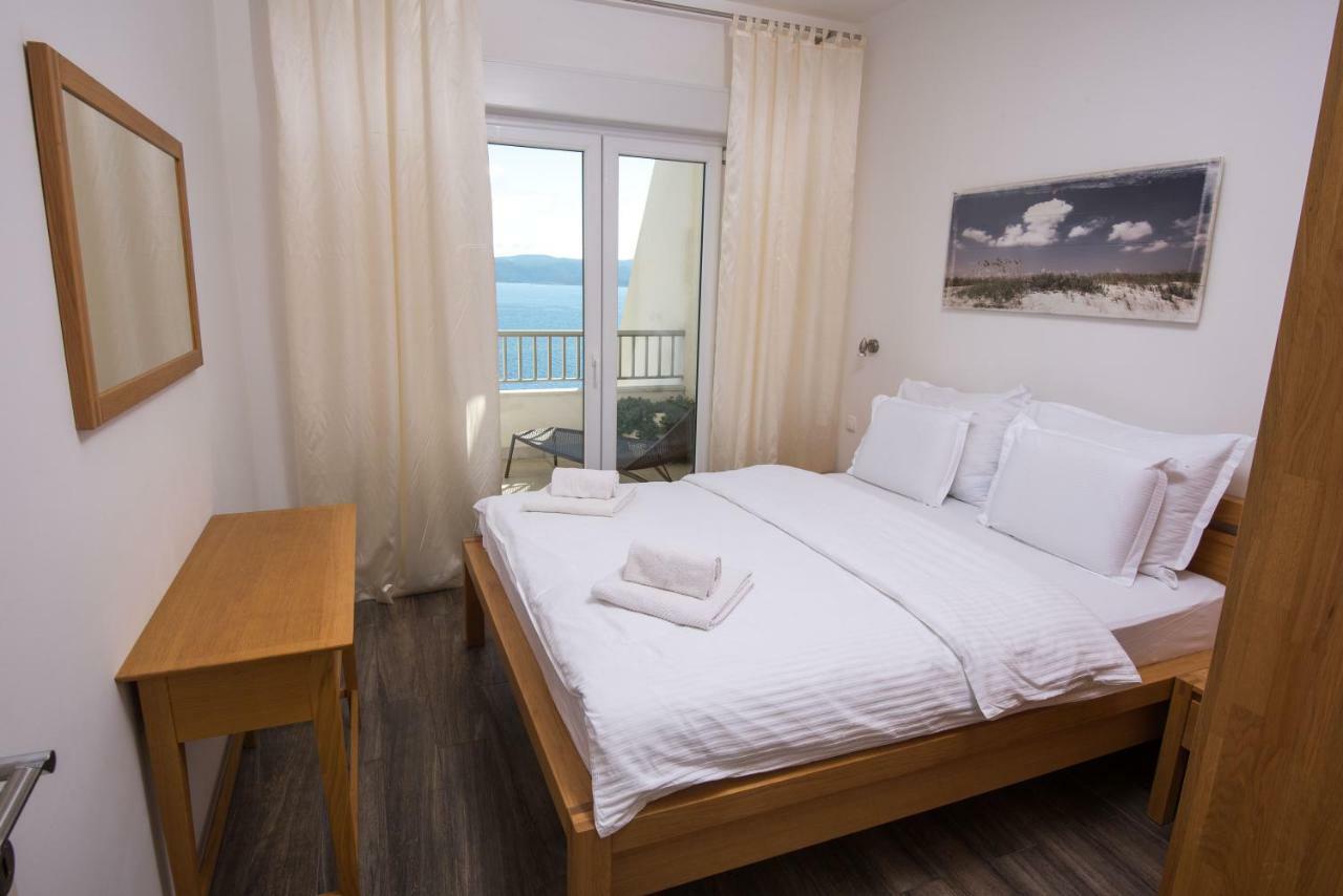Apartments Vela Sollis Marusici  Exterior photo