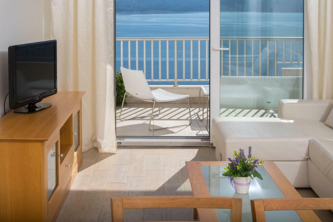Apartments Vela Sollis Marusici  Exterior photo